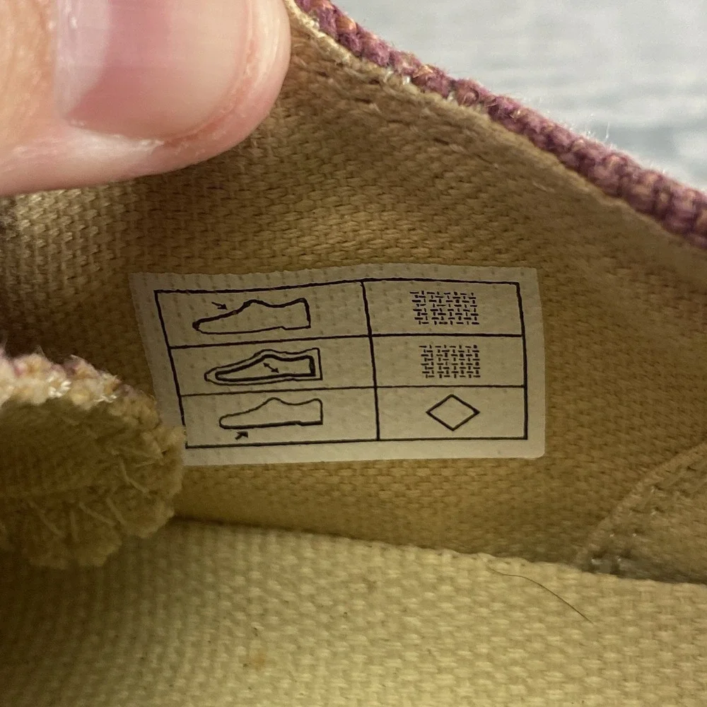 KEEN Coronado Sneakers Womens 9 Red Canvas Casual Fashion Rubber Toe Shoes Nice